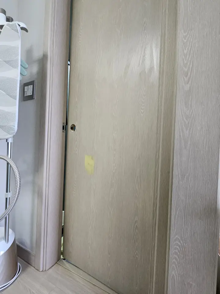 삼송 신원마을 욕실문필름 시공 전 문 상태